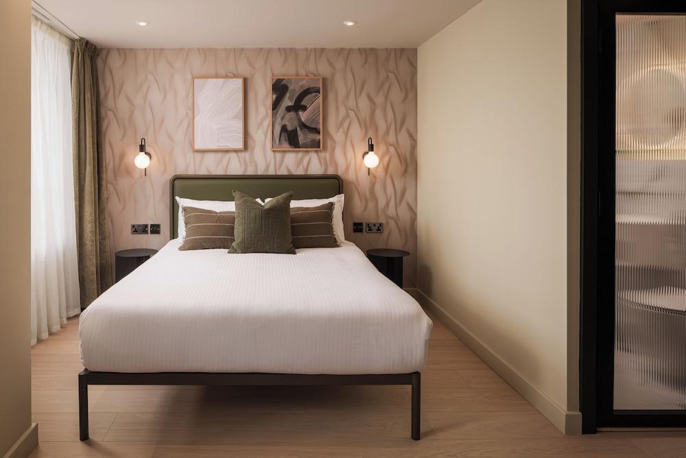 Central Park Hotel London Room Type - Junior Executive Room Newly Refurbished Central Park Hotel London Room Type - Junior Executive Room Newly Refurbished