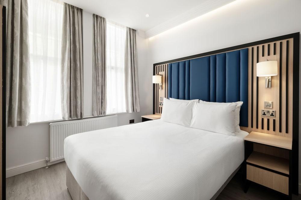 Spark by Hilton London Chiswick - Tap to explore photos
