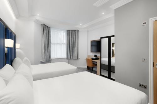 Spark by Hilton London Chiswick Room Type - Queen Room with Single Bed
