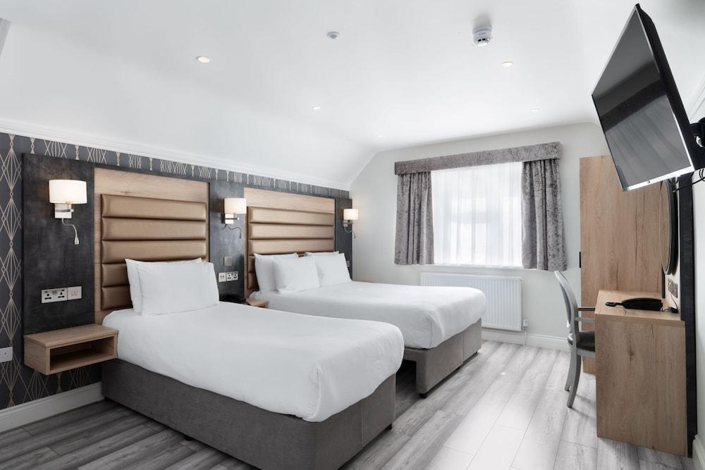 Spark by Hilton London Chiswick Room Type - Studio, Triple Room