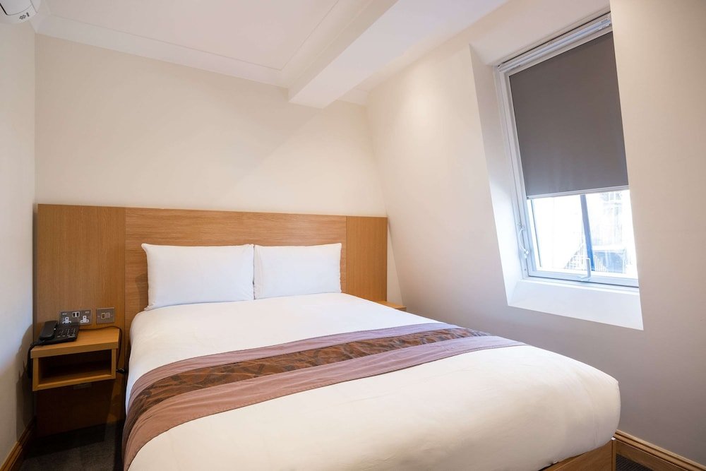Comfort Inn Hyde Park Room Type - Standard Room, 1 Double Bed, Non Smoking