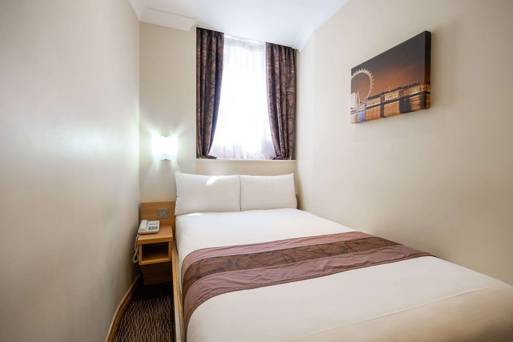 Comfort Inn Hyde Park Room Type - Room, 1 Double Bed, Non Smoking (Small Room)