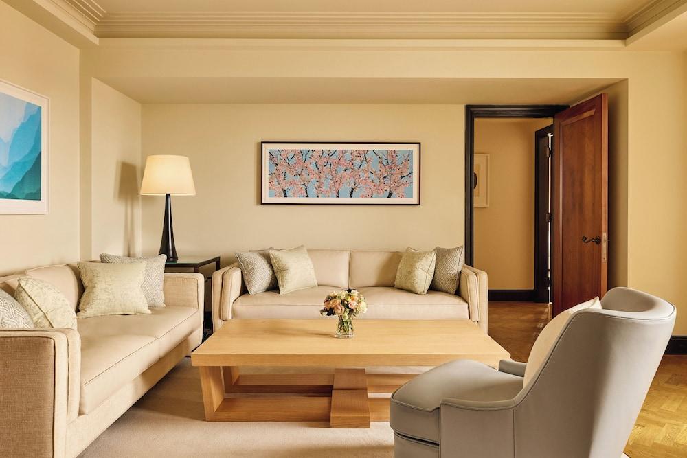 Claridge’s, Maybourne Room Type - Corner Terrace Suite Claridge’s, Maybourne Room Type - Corner Terrace Suite