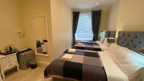 Prime Inn - Tap to explore photos