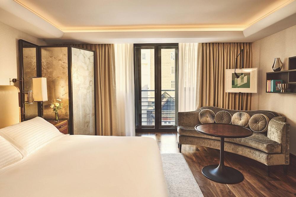 The Connaught, Maybourne Room Type - Contemporary Deluxe Room
