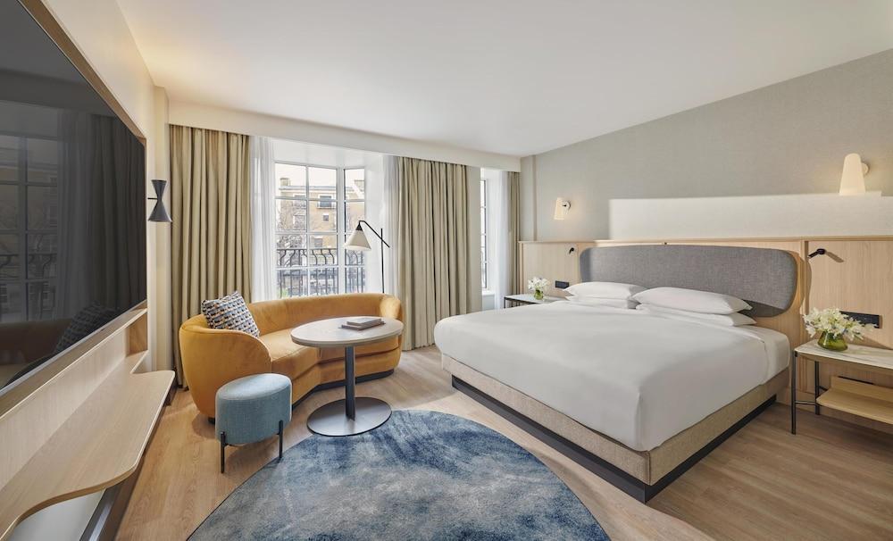 Hyatt Regency London Blackfriars - Tap to explore photos