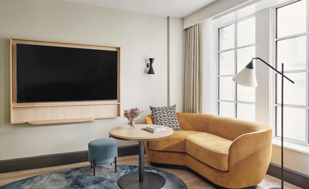 Hyatt Regency London Blackfriars Room Type - Deluxe Room, 1 King Bed