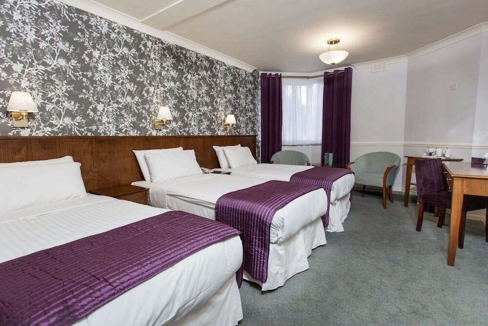 The Clarendon Hotel - Blackheath Room Type - Triple Room (Crown, 1 Double and 1 Single Beds) The Clarendon Hotel - Blackheath Room Type - Triple Room (Crown, 1 Double and 1 Single Beds)