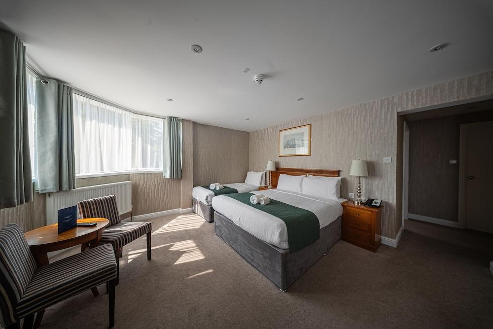 The Clarendon Hotel - Blackheath - Tap to explore photos