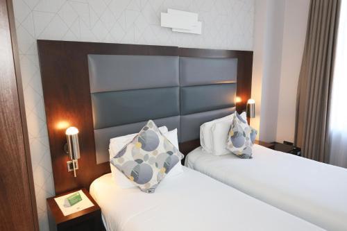 Mercure London Paddington - Tap to explore photos