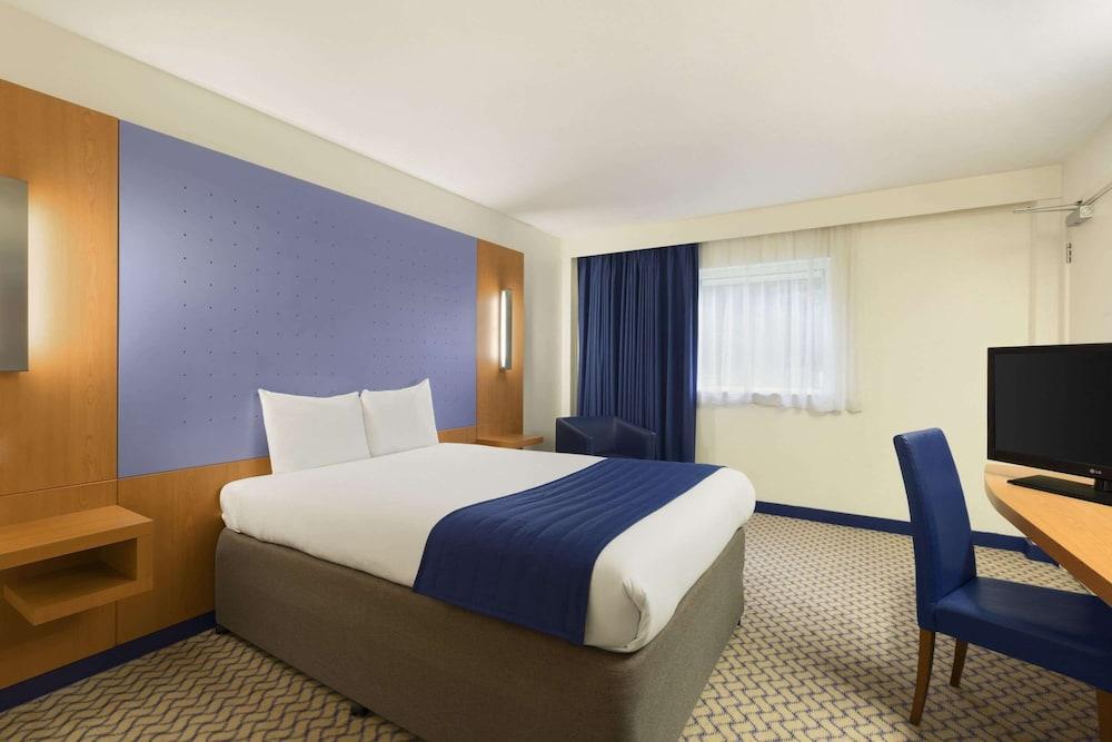 Ramada London North M1 - Tap to explore photos