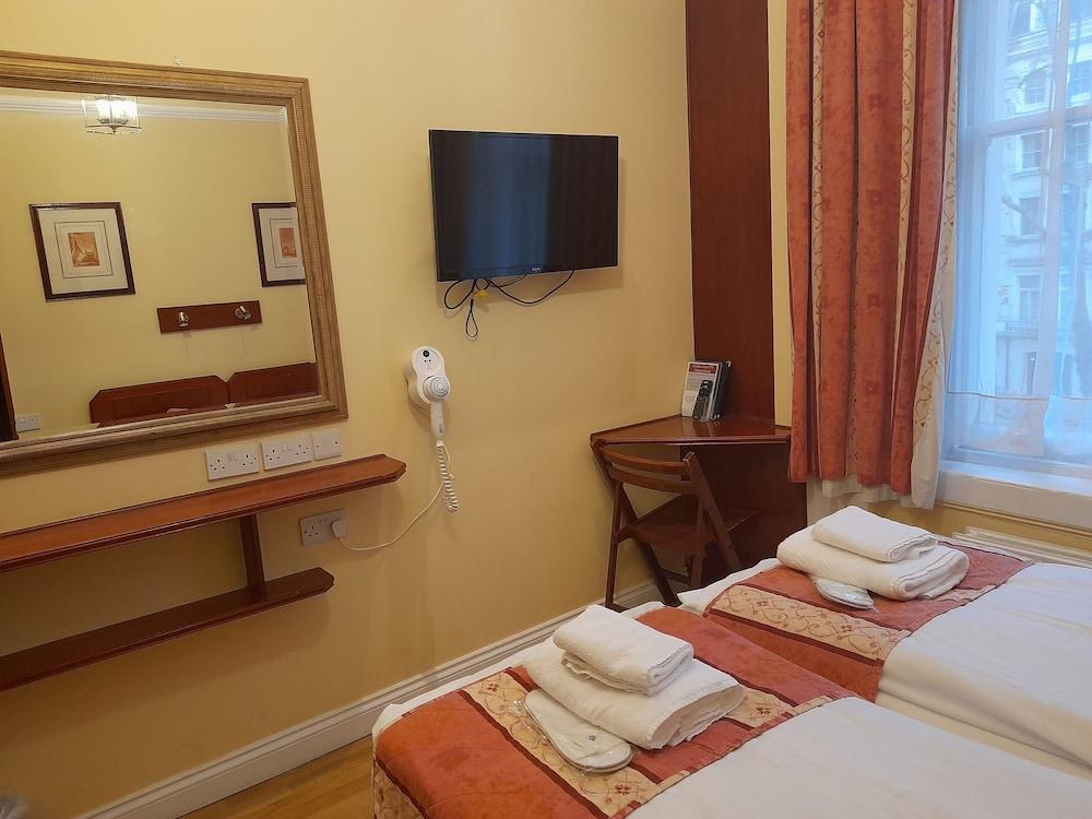 Dolphin Hotel Room Type - Superior Twin Room