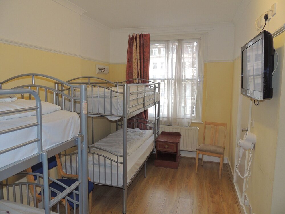 Dolphin Inn Room Type - Quadruple Room, Private Bathroom