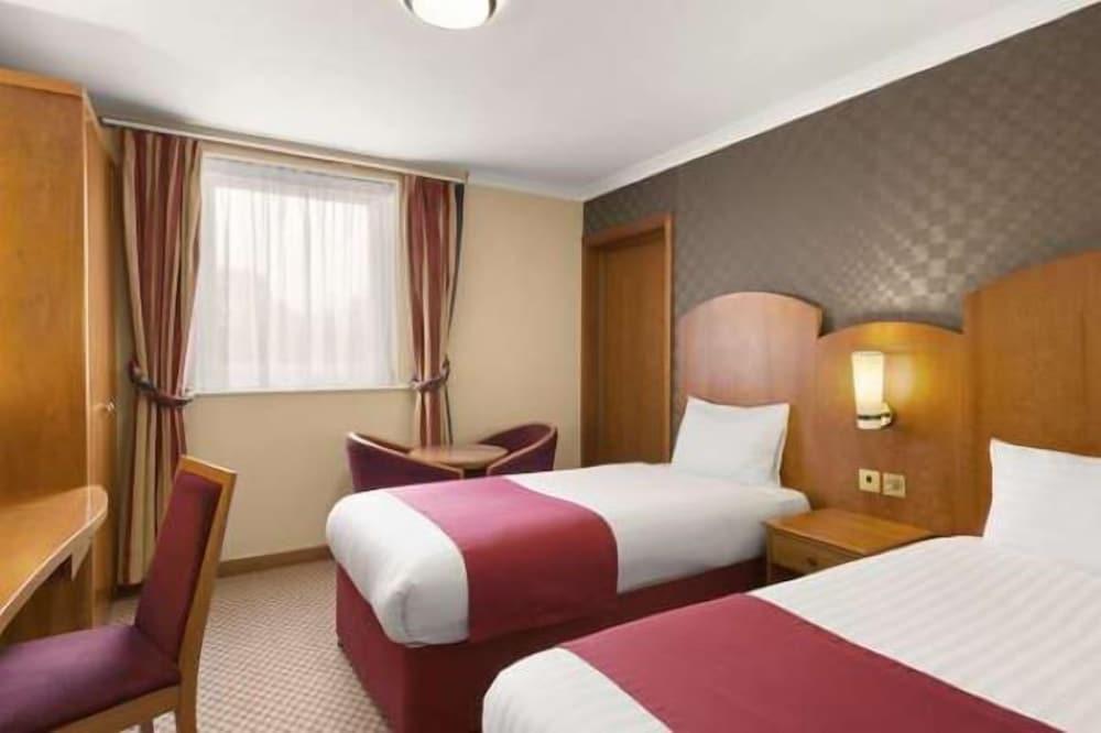 Savera Hotel South Ruislip - Tap to explore photos