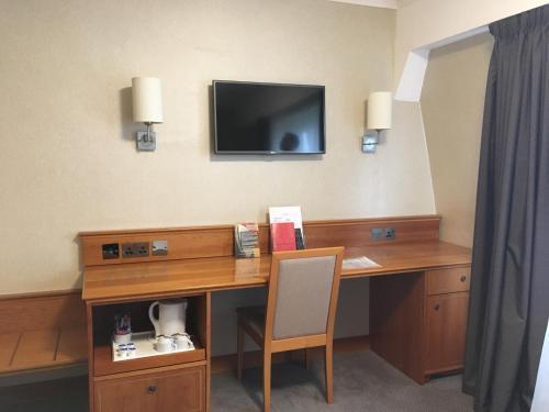 Savera Hotel South Ruislip - Tap to explore photos