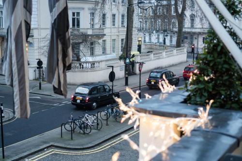 Eccleston Square Hotel - Tap to explore photos