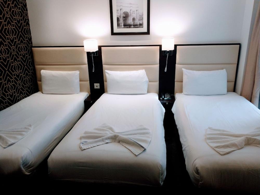 Edward Hotel Paddington Room Type - Triple Room Edward Hotel Paddington Room Type - Triple Room