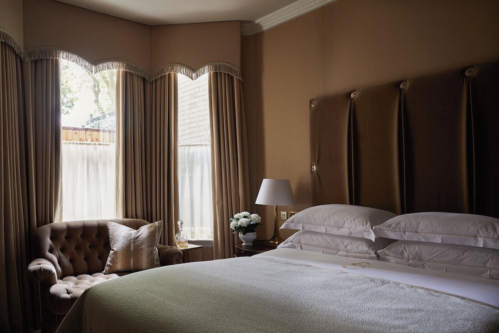 The Egerton House Hotel Room Type - Deluxe Room, 1 Queen Bed