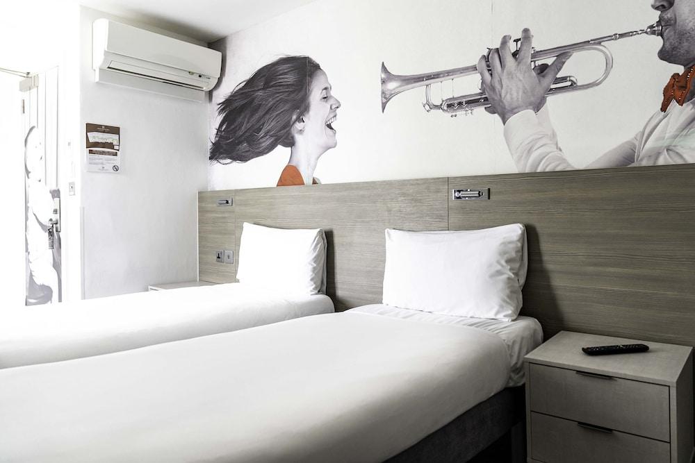 Heeton Concept Hotel Kensington Room Type - Twin Room