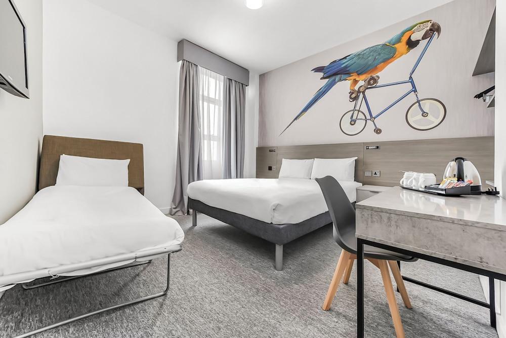 Heeton Concept Hotel Kensington - Tap to explore photos