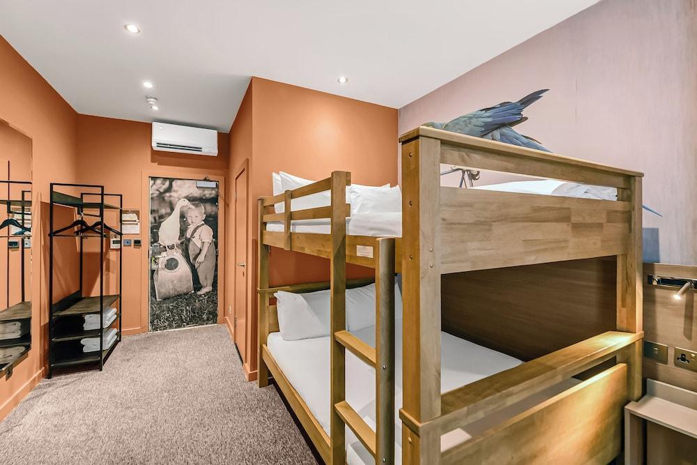 Heeton Concept Hotel Kensington Room Type - Standard Quadruple Room
