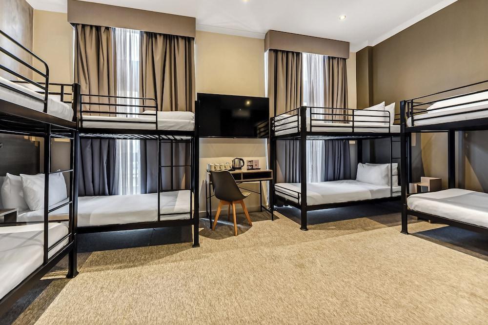 Heeton Concept Hotel Kensington Room Type - Superior Quadruple Room