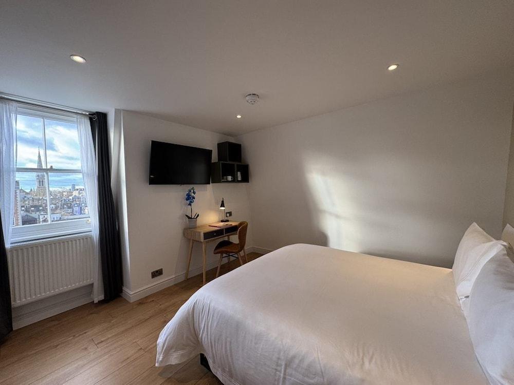 Berjaya Eden Park London Hotel - Tap to explore photos