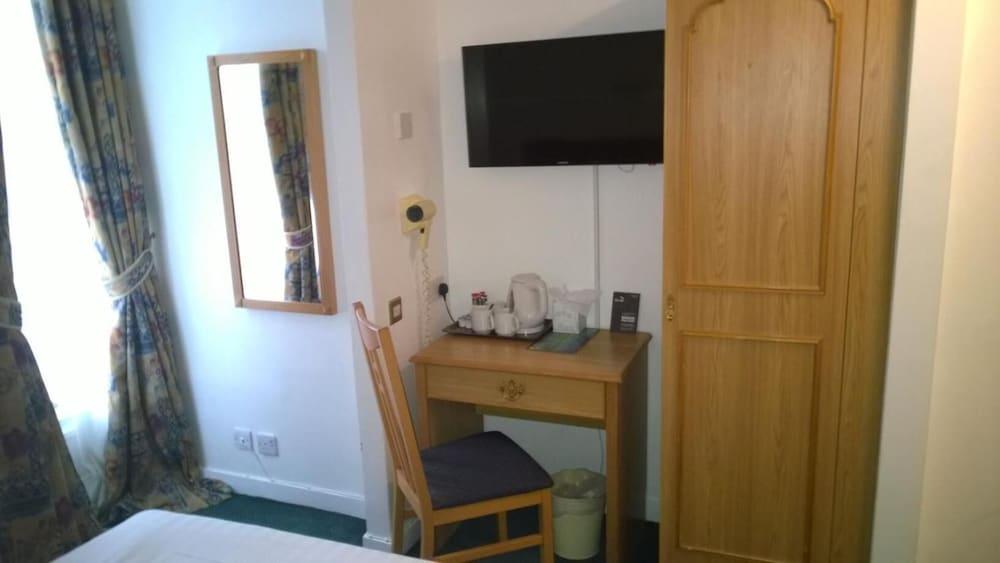 Berjaya Eden Park London Hotel Room Type - Classic Twin Room, 2 Twin Beds