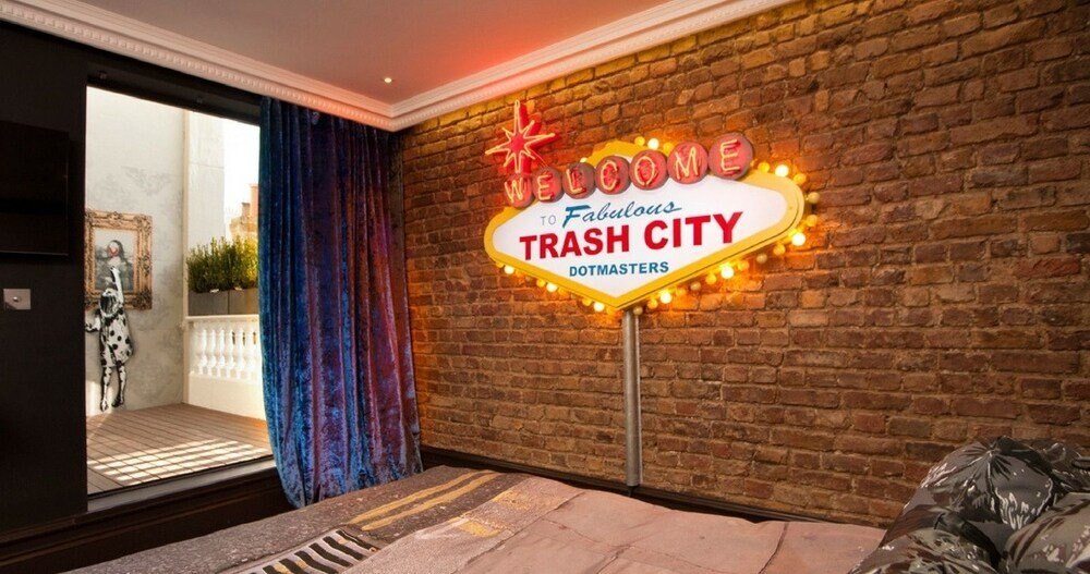 The Exhibitionist Hotel Room Type - Trash City Suite