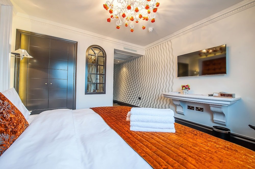 The Exhibitionist Hotel Room Type - Deluxe Double Room, 1 Queen Bed