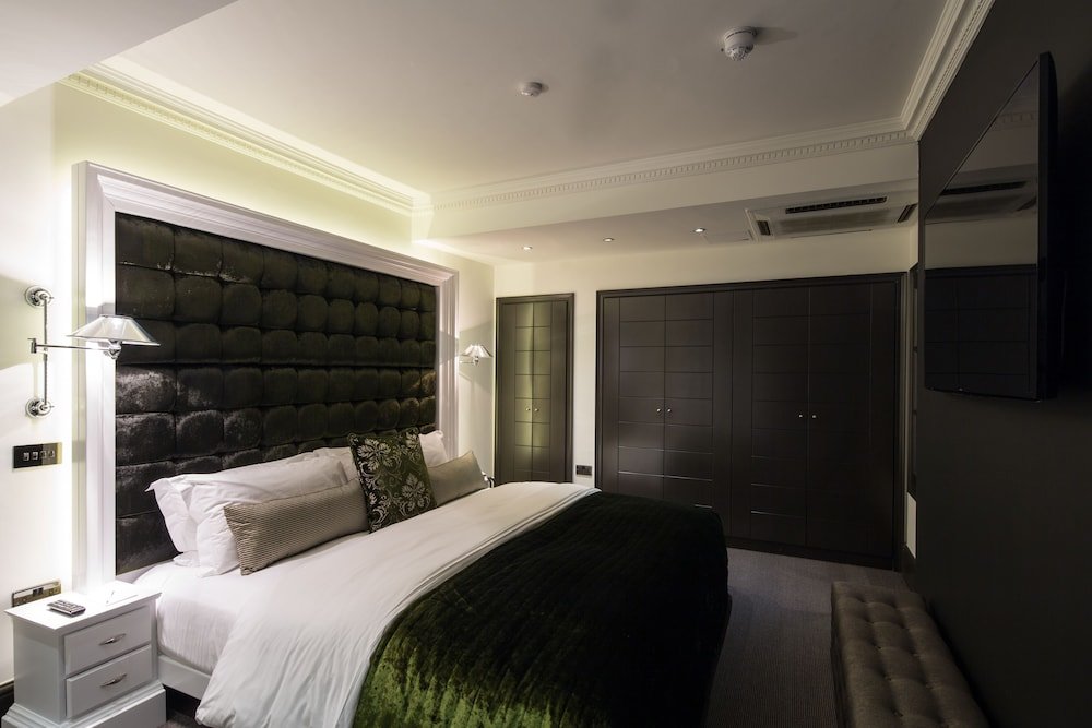 The Exhibitionist Hotel Room Type - Drop Dead Gorgeous Splash Suite The Exhibitionist Hotel Room Type - Drop Dead Gorgeous Splash Suite