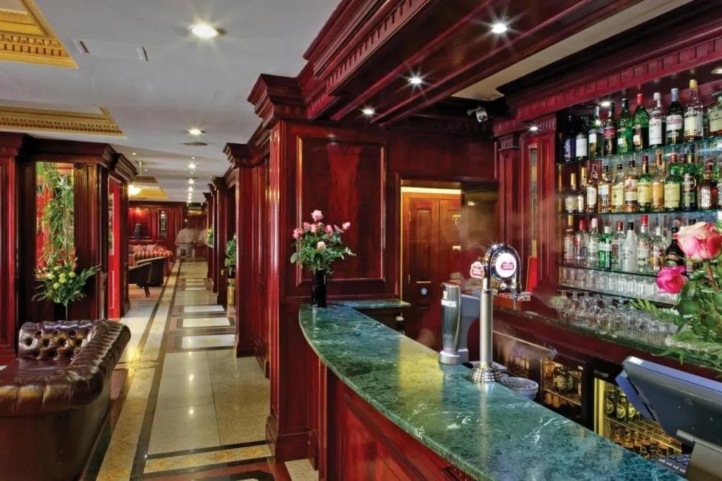 Gem Fitzrovia Hotel - Tap to explore photos