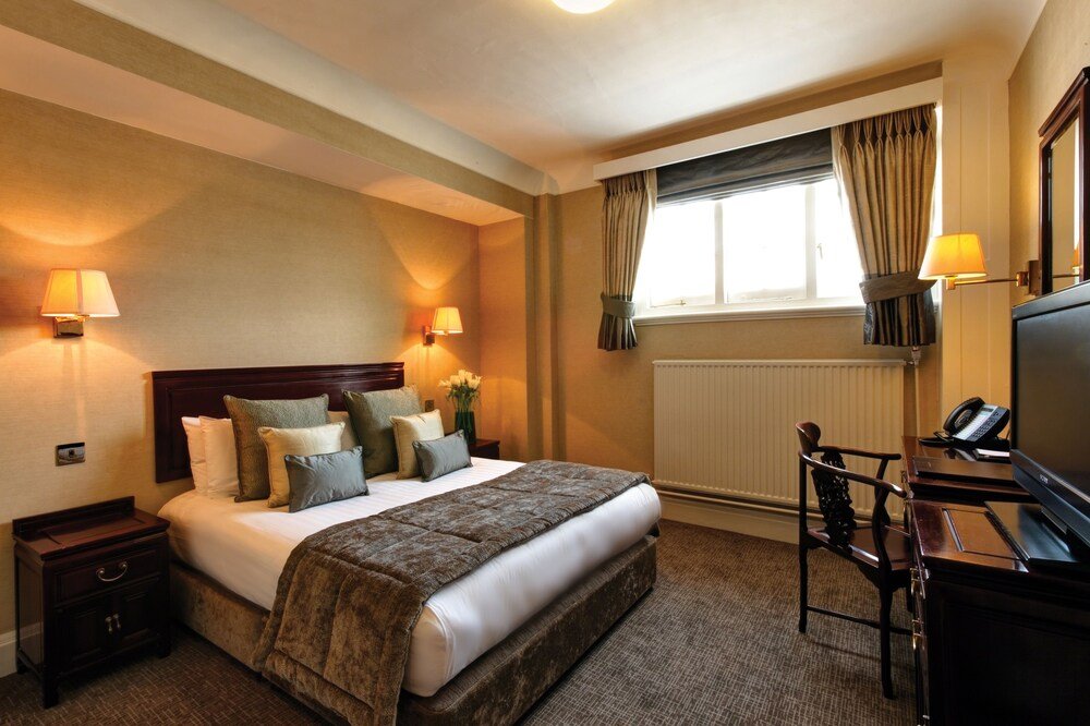 Gem Strathmore Hotel - Tap to explore photos