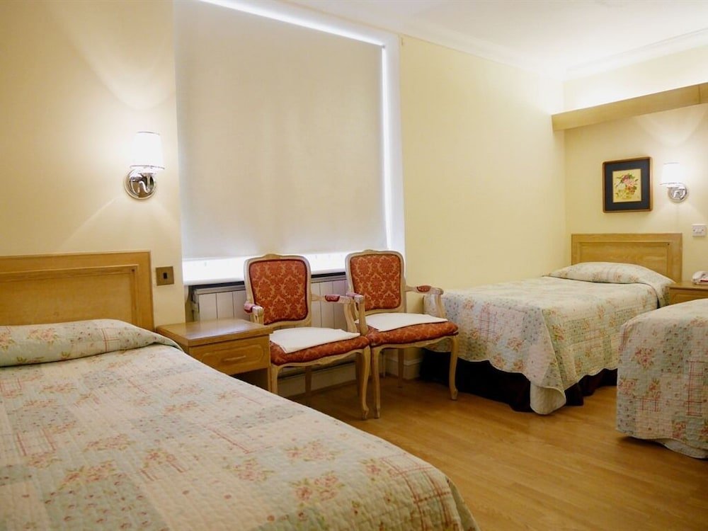 Gresham Hotel Room Type - Standard Quadruple Room, Ensuite