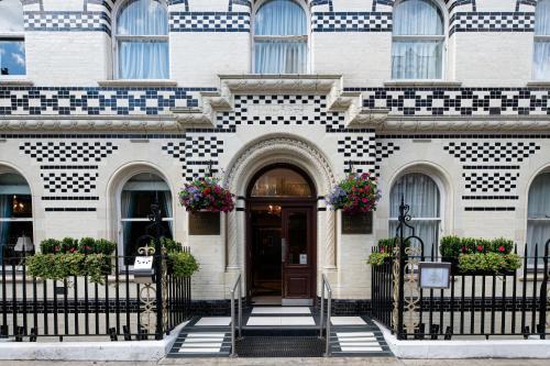 Gem Langham Court Hotel - Tap to explore photos