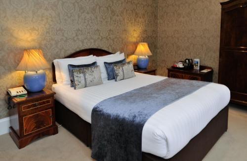 Best Western Plus Grim's Dyke Hotel - Tap to explore photos