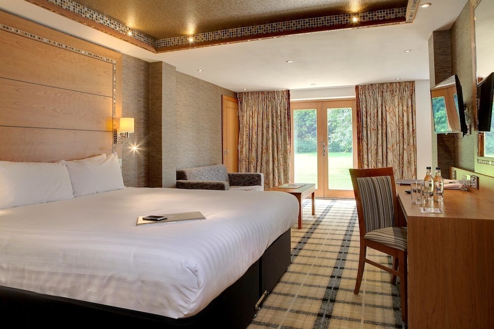 Best Western Plus Grim's Dyke Hotel Room Type - Suite, 1 King Bed, Non Smoking (View)