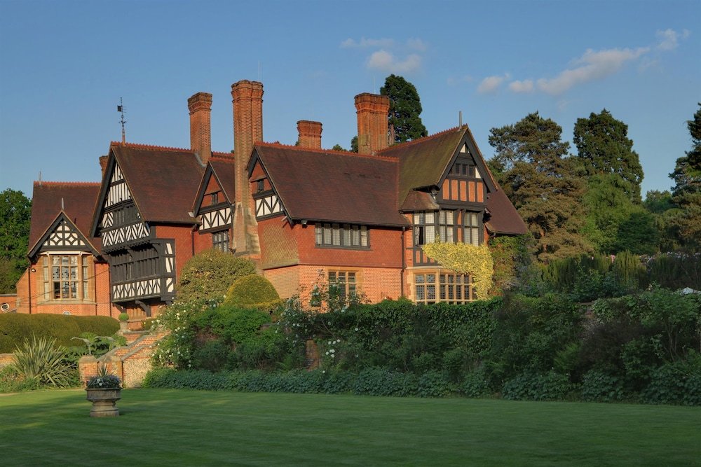 Best Western Plus Grim's Dyke Hotel - Tap to explore photos