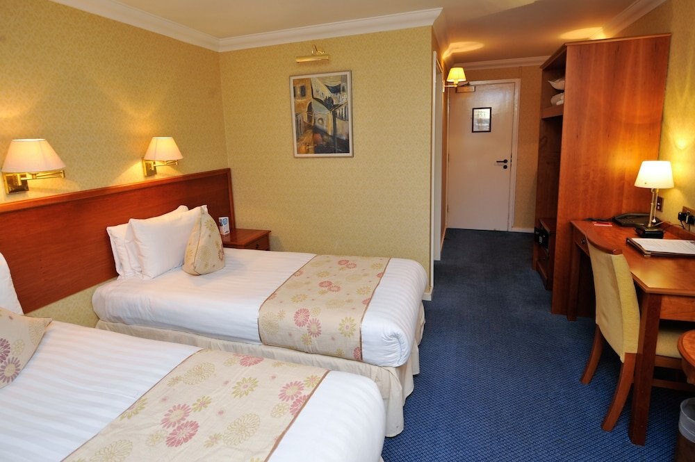 Best Western Plus Grim's Dyke Hotel Room Type - Standard Room, 2 Twin Beds, Non Smoking