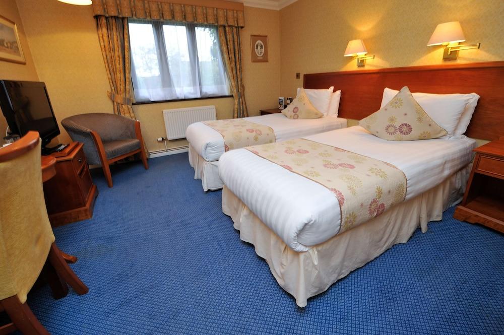 Best Western Plus Grim's Dyke Hotel Room Type - Executive Room, 2 Twin Beds, Non Smoking (View)