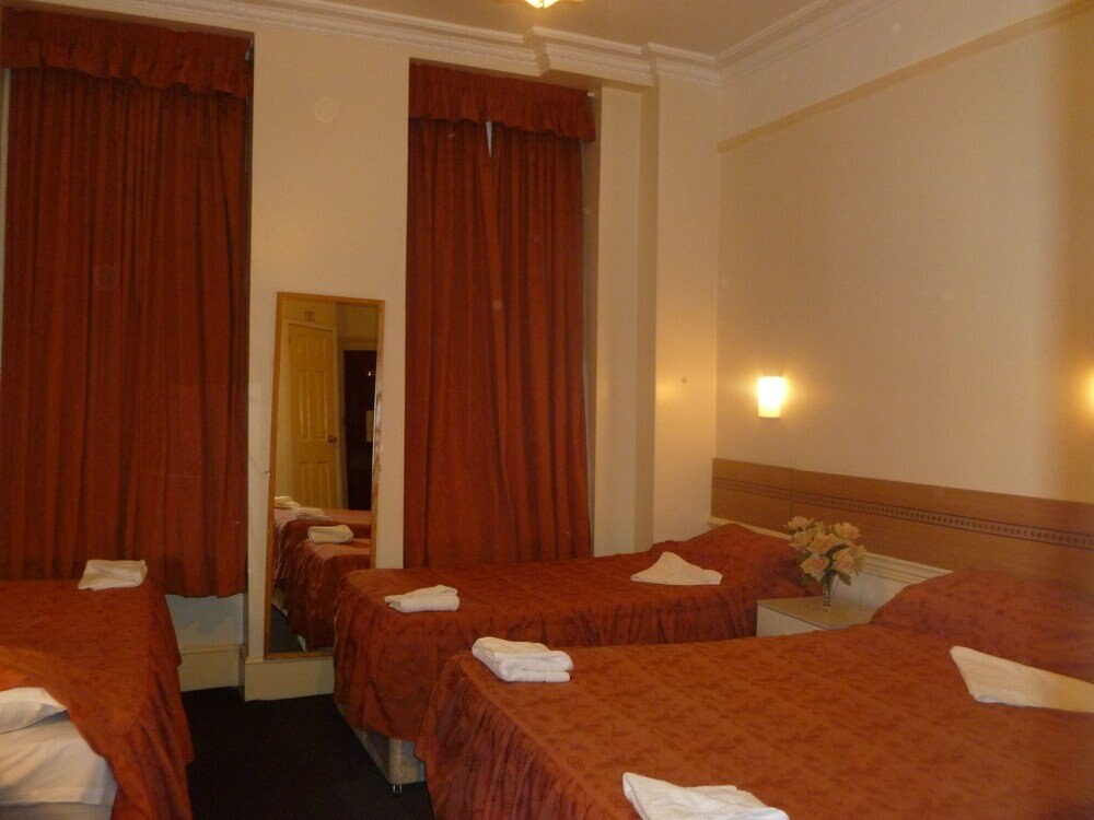 Guilford House Hotel Room Type - Quadruple Room
