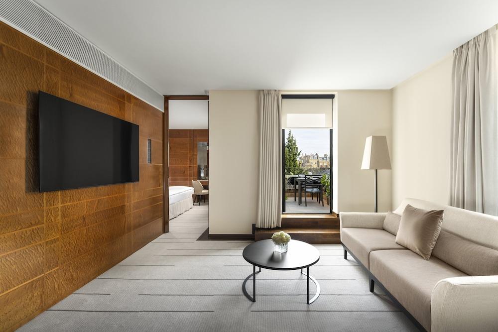 COMO The Halkin - Tap to explore photos