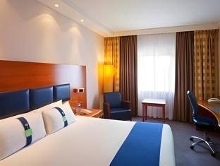 Holiday Inn London Brent Cross - Tap to explore photos