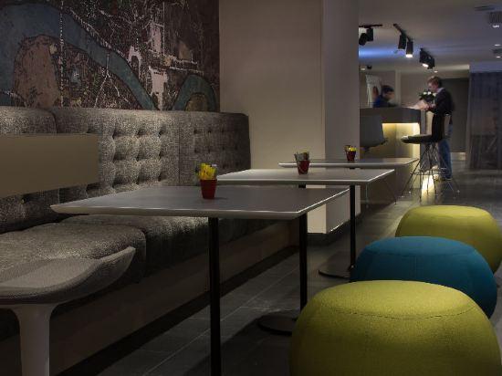 Holiday Inn Express London Southwark London 9 0 3 7 Hotel Price Address Reviews