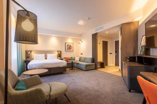 Holiday Inn London - Sutton - Tap to explore photos