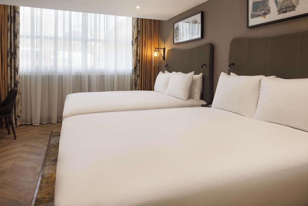 DoubleTree by Hilton London Victoria Room Type - Suite, 2 Double Beds