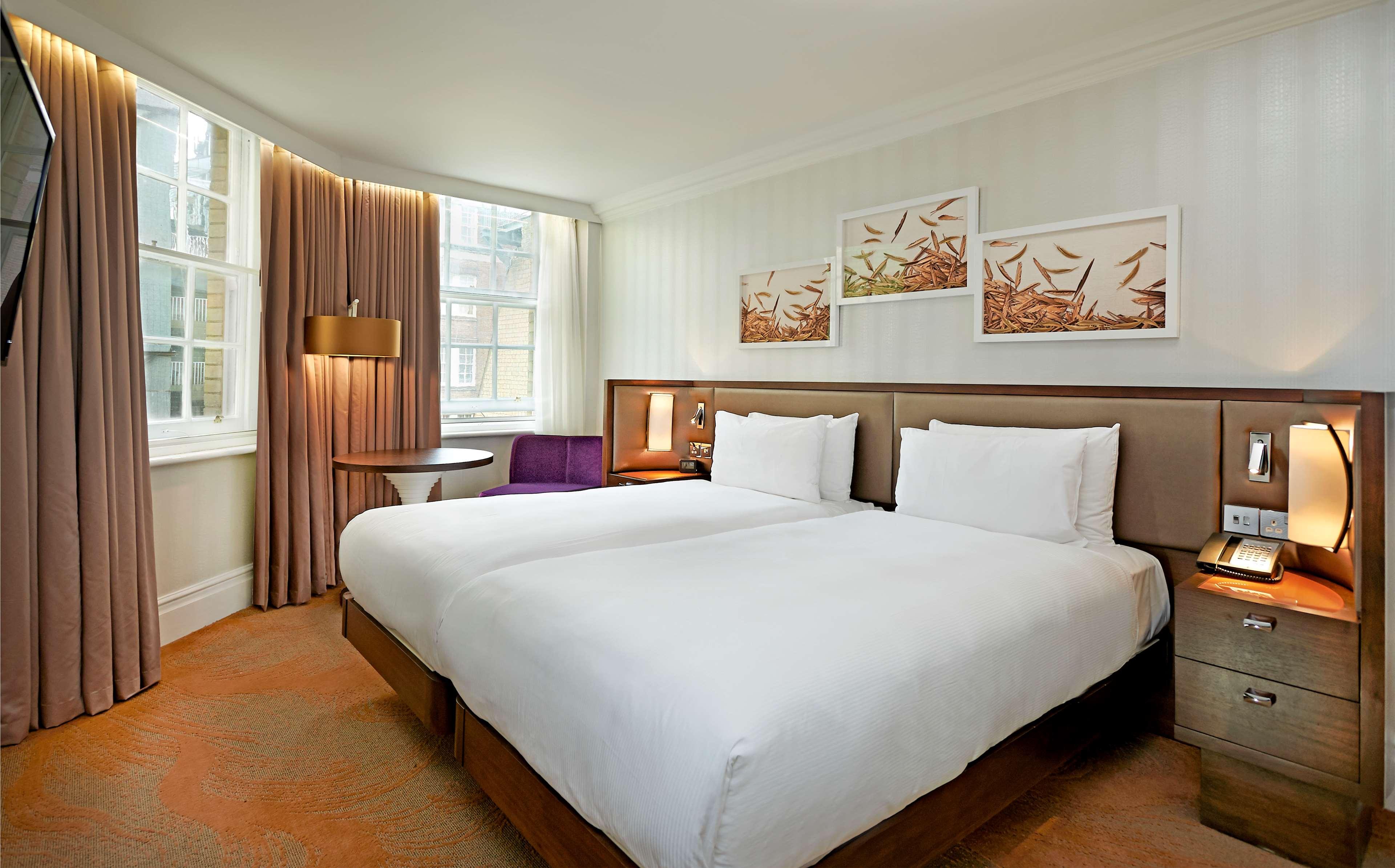 Hilton London Hyde Park Room Type - Deluxe King Room