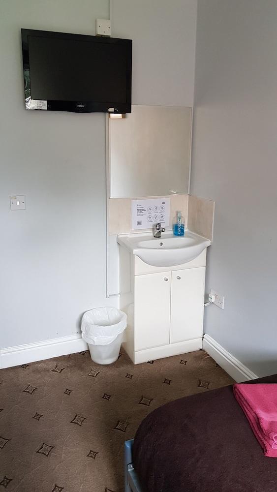 Hour Glass Hotel Room Type - Twin Room, Shared Bathroom