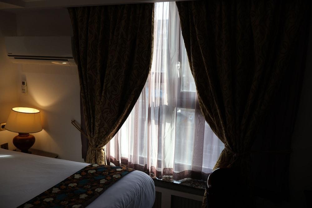 Dreamtel London Kensington Room Type - Standard Double Front Facing