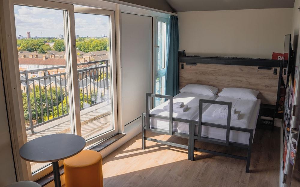 a&o London Docklands Riverside Room Type - Twin Plus Room